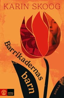 Barrikadernas barn – omslag till ljudboken av Karin Skoog